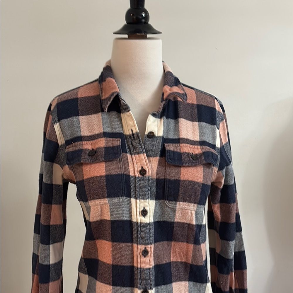 Patagonia Worn Wear Flannel Checkered Shirt in Navy and Peach XS - Picture 4 of 11